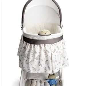 New Delta Children’s Sweet Beginnings Bassinet